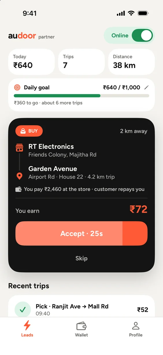 The agent app: online, with today's earnings, a daily goal and a new lead to accept within 30 seconds.